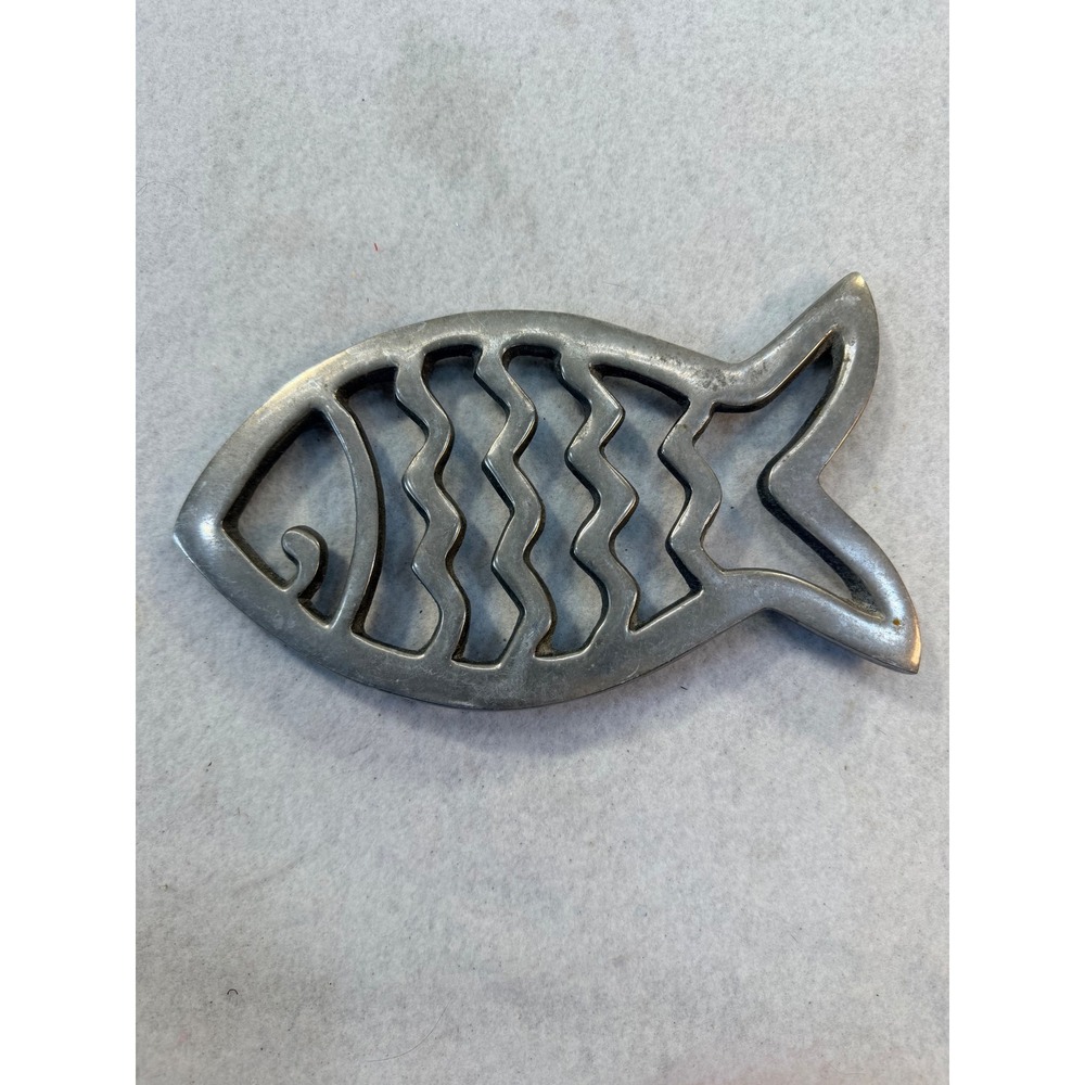Silver Cast Metal Fish Trivet Nautical Coastal Kitchen Decor 8.5 Inch